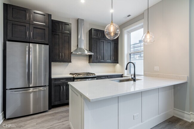 2318 W Thomas St, Unit 1R in Chicago, IL - Building Photo - Building Photo