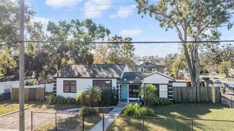 2220 W Ohio Ave in Tampa, FL - Building Photo