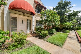 28 Uno Lago Dr in North Palm Beach, FL - Building Photo - Building Photo