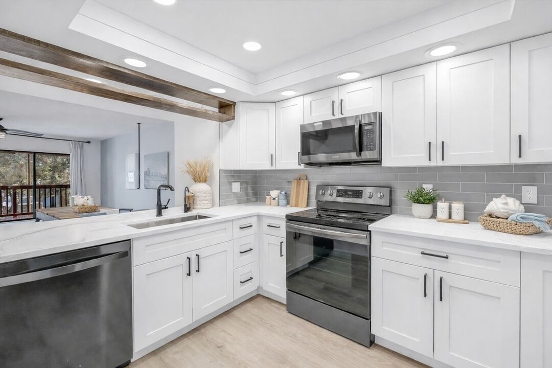 9613 Tara Cay Ct in Seminole, FL - Foto de edificio