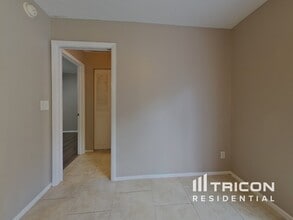 1708 Hibiscus Cir N in Oldsmar, FL - Building Photo - Building Photo