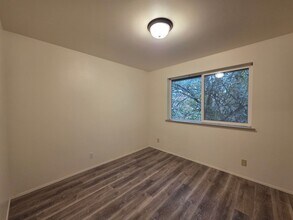 421-423 S 58th St in Springfield, OR - Building Photo - Building Photo