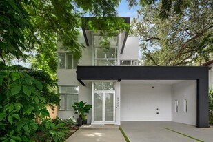 5720 SW 24th St in Miami, FL - Building Photo