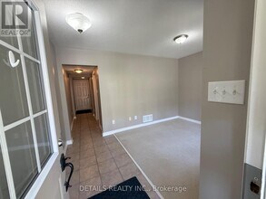 2065 Madrid Ave in Ottawa, ON - Building Photo - Building Photo