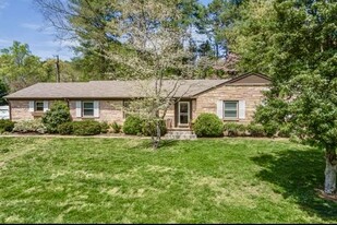 8205 Ainsworth Dr in Knoxville, TN - Building Photo