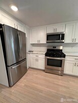 42 S Louis St in Woodbridge Township, NJ - Building Photo