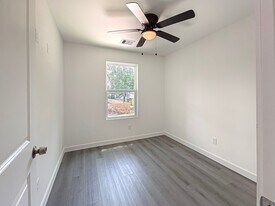 8617 Hoffman St in Houston, TX - Building Photo