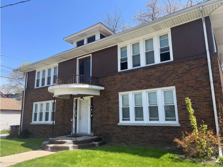 1137 Valley Dr in Racine, WI - Building Photo