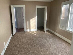 220 Miramar Ave in Long Beach, CA - Building Photo - Interior Photo