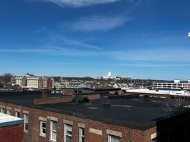 32 Harbor St, Unit 2 in Salem, MA - Building Photo