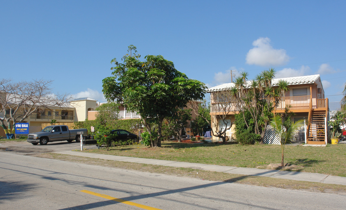 259-267 NE 20th Ave in Deerfield Beach, FL - Building Photo