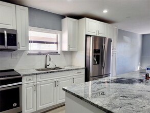 8114 N Edison Ave in Tampa, FL - Building Photo - Building Photo