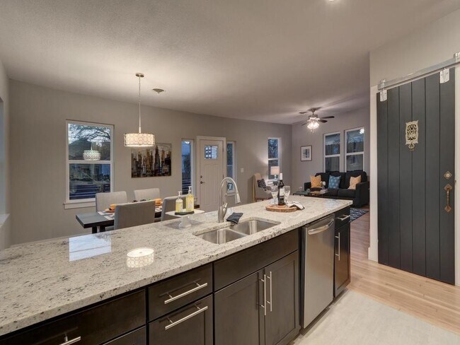 1207 San Bernard St in Austin, TX - Building Photo - Building Photo