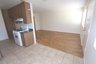 5421 Kester Ave, Unit Kester Apartments in Sherman Oaks, CA - Foto de edificio - Building Photo