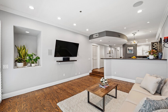 5350 Sepulveda Blvd, Unit 15 in Sherman Oaks, CA - Building Photo - Building Photo