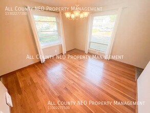 2192 Hoch Dr in Cuyahoga Falls, OH - Building Photo - Building Photo