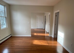 75 Putnam St, Unit 1 in Boston, MA - Building Photo - Building Photo