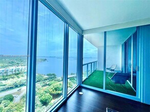 601 NE 36th St, Unit 1904 in Miami, FL - Building Photo - Building Photo