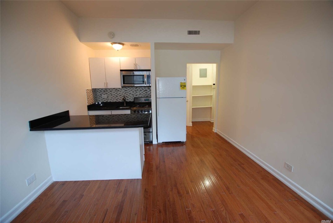 100 E 53rd St-Unit -5 in New York, NY - Building Photo