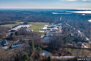 77 Lyme St in Old Lyme, CT - Building Photo
