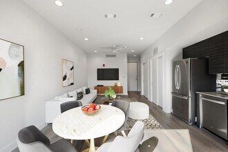 1800 E 4th St, Unit 327 in Austin, TX - Foto de edificio - Building Photo