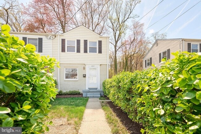 2319 Riverview Terrace in Alexandria, VA - Foto de edificio - Building Photo