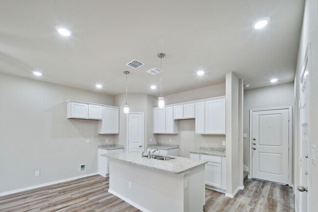 9193 Dietz Elkhorn Rd in Boerne, TX - Foto de edificio - Building Photo