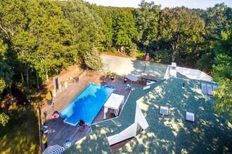 26 Quarter Ct in Westhampton, NY - Building Photo - Building Photo