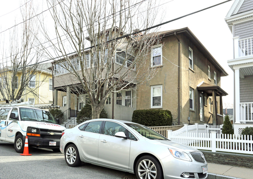 43 Rich Street in Waltham, MA - Foto de edificio