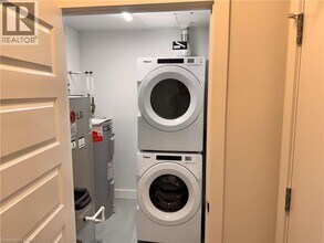 1100 Lackner Pl in Kitchener, ON - Building Photo - Building Photo