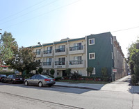 21018 Gresham St in Canoga Park, CA - Foto de edificio - Building Photo