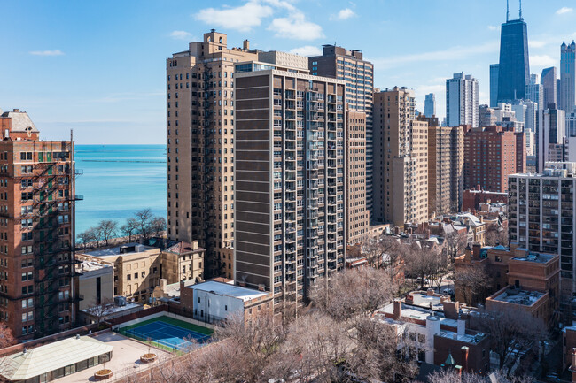 Park Astor in Chicago, IL - Foto de edificio - Building Photo