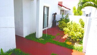 1705 San Remo Cir in Homestead, FL - Building Photo