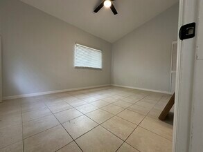 26610 Southern Pines Dr in Bonita Springs, FL - Foto de edificio - Building Photo