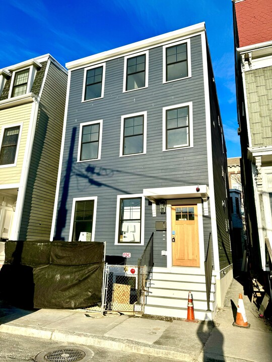 48 Woodward St, Unit #1 in Boston, MA - Building Photo