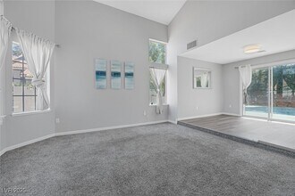 8433 Dry Cliff Cir in Las Vegas, NV - Foto de edificio - Building Photo