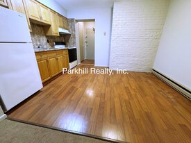 420 W Pennsylvania Ave in Pen Argyl, PA - Building Photo