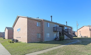 Stonebridge Apartments in Montgomery, AL - Building Photo - Building Photo