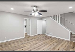 338 Bradley Woods Ct NW in Lilburn, GA - Foto de edificio - Building Photo