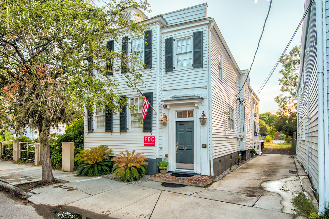 120 President St in Charleston, SC - Building Photo