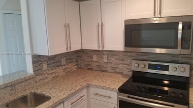 6700 NW 114th Ave in Doral, FL - Building Photo - Building Photo