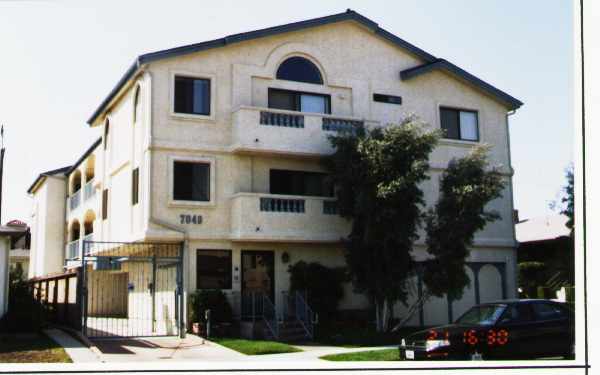 7049 Flight Ave in Los Angeles, CA - Building Photo