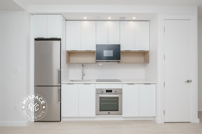 280 Meeker Ave, Unit 211 in Brooklyn, NY - Building Photo - Building Photo