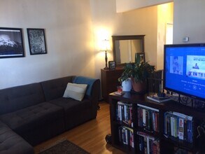 281 W 3rd St, Unit 1 in Boston, MA - Foto de edificio - Building Photo
