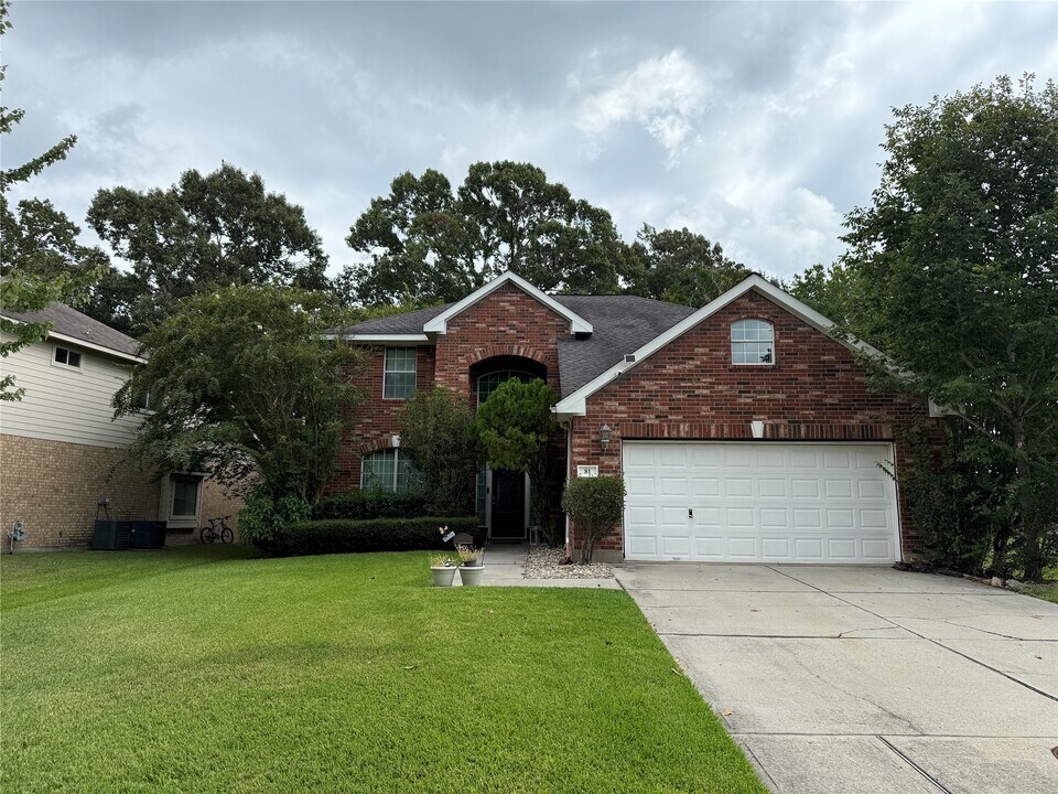 81 La Costa Dr in Montgomery, TX - Building Photo