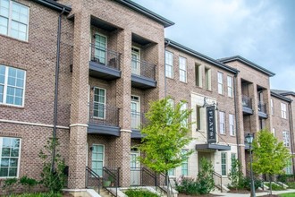 The Flats at Hampstead in Montgomery, AL - Building Photo - Building Photo