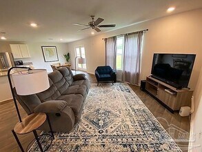 7540 Oak Lake Blvd in Bellview, FL - Building Photo - Building Photo