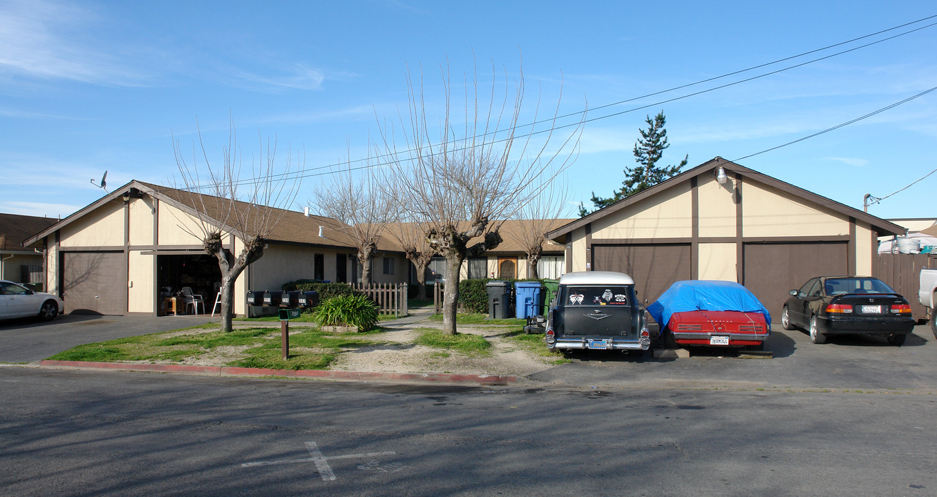 247 Robin Way in Santa Rosa, CA - Building Photo