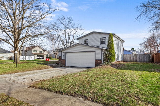 1903 Sumac Dr in Champaign, IL - Building Photo - Building Photo