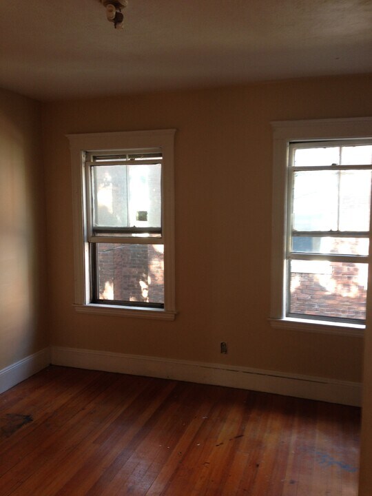 14 Pond St, Unit 4 in Boston, MA - Foto de edificio